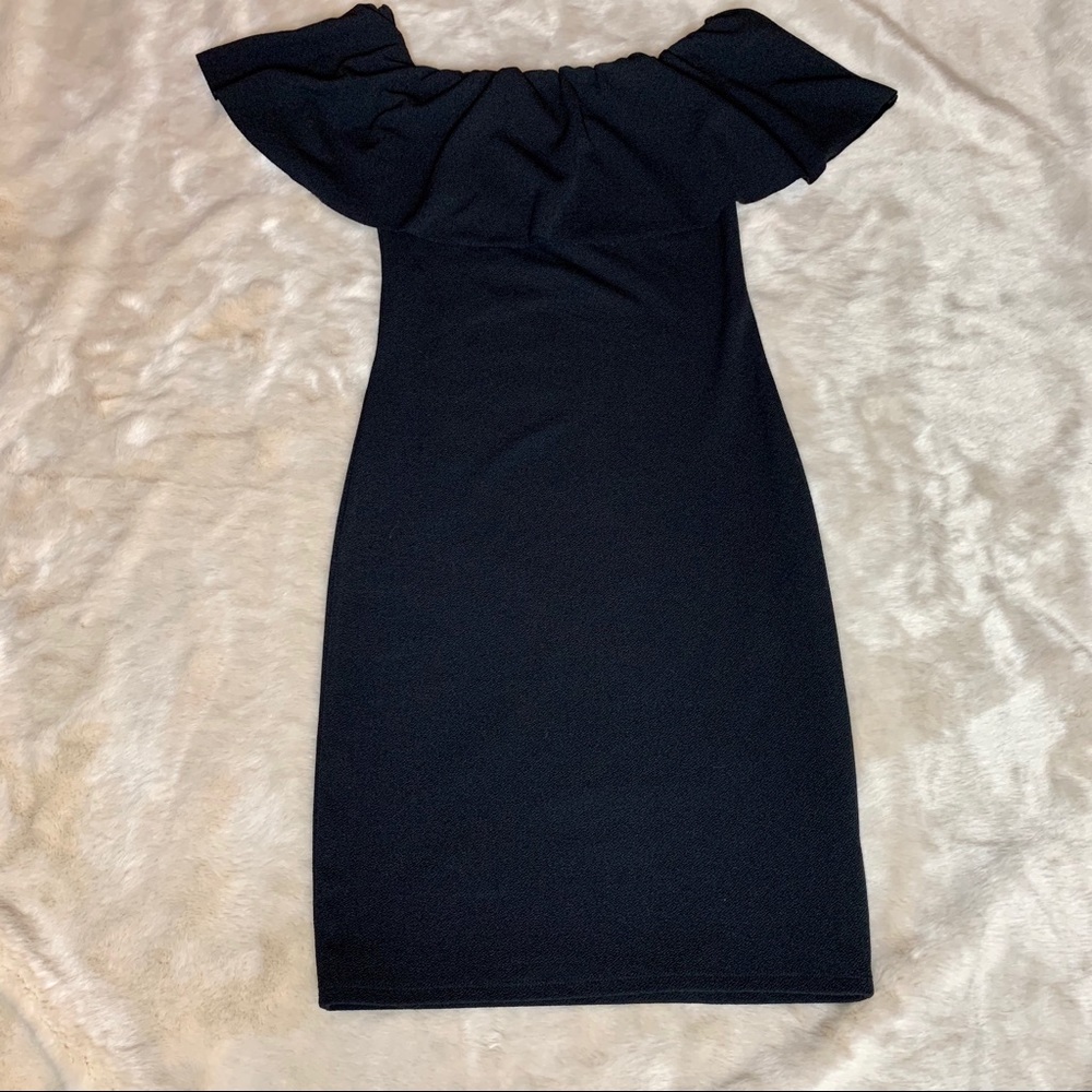 Black off shoulders short sleeves ruffle